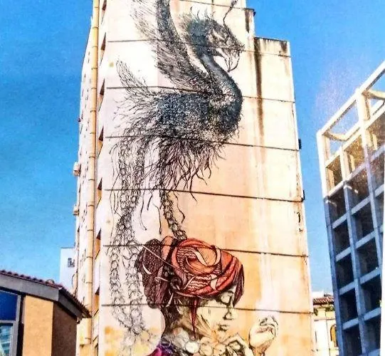 Graffitisuites#bronze Salonic