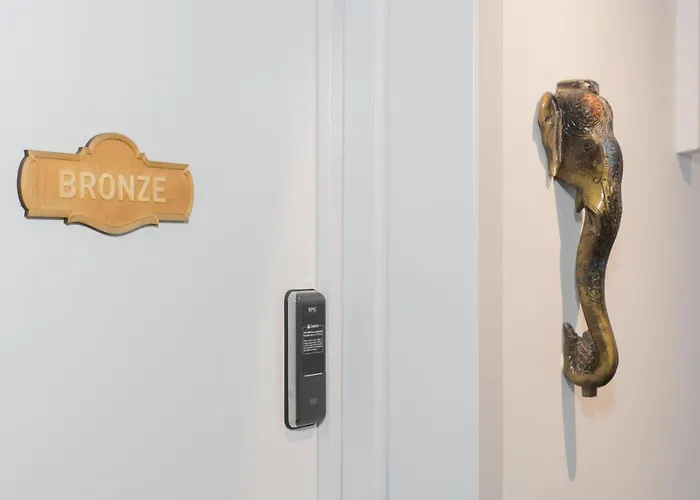 Apartament Graffitisuites#bronze